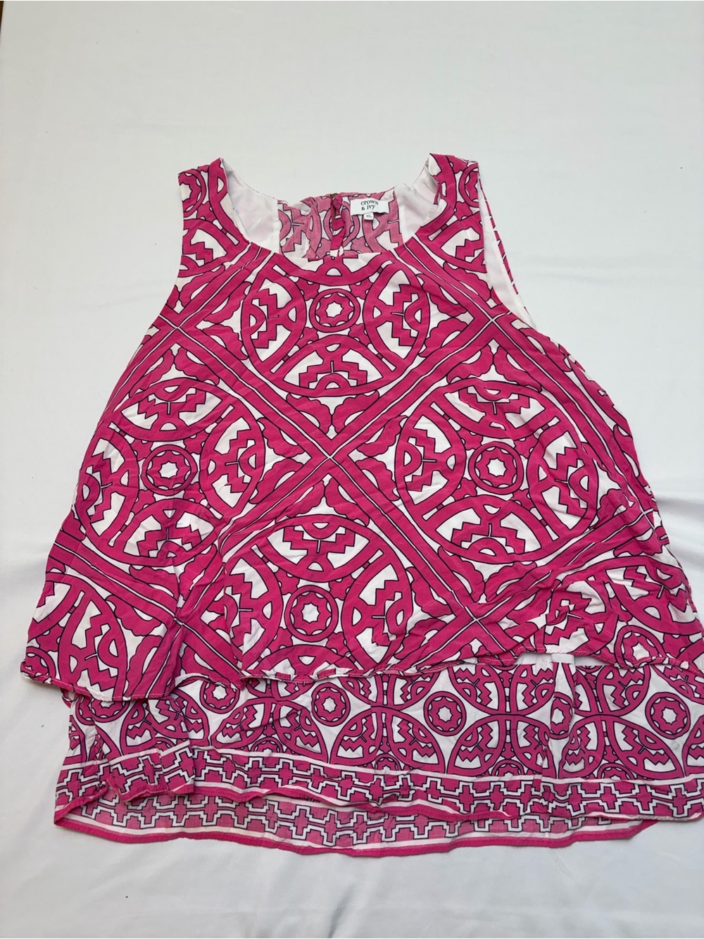 Crown & Ivy Pink White Geometric Medallion Layered Lined Tank Top Blouse XL